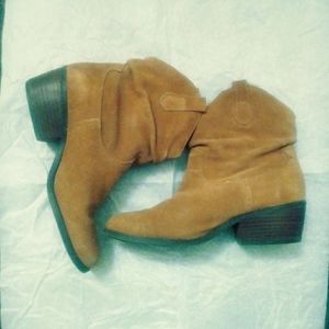 Pull on Suede ankle booties